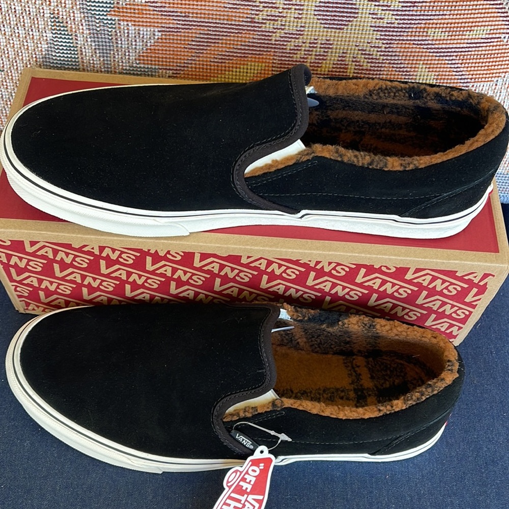 Vans WMNS Classic Slip-On
(Sherpa)Black/Marshmallow
IN0A7VCFABI
Sneakers - Picture 3 of 16